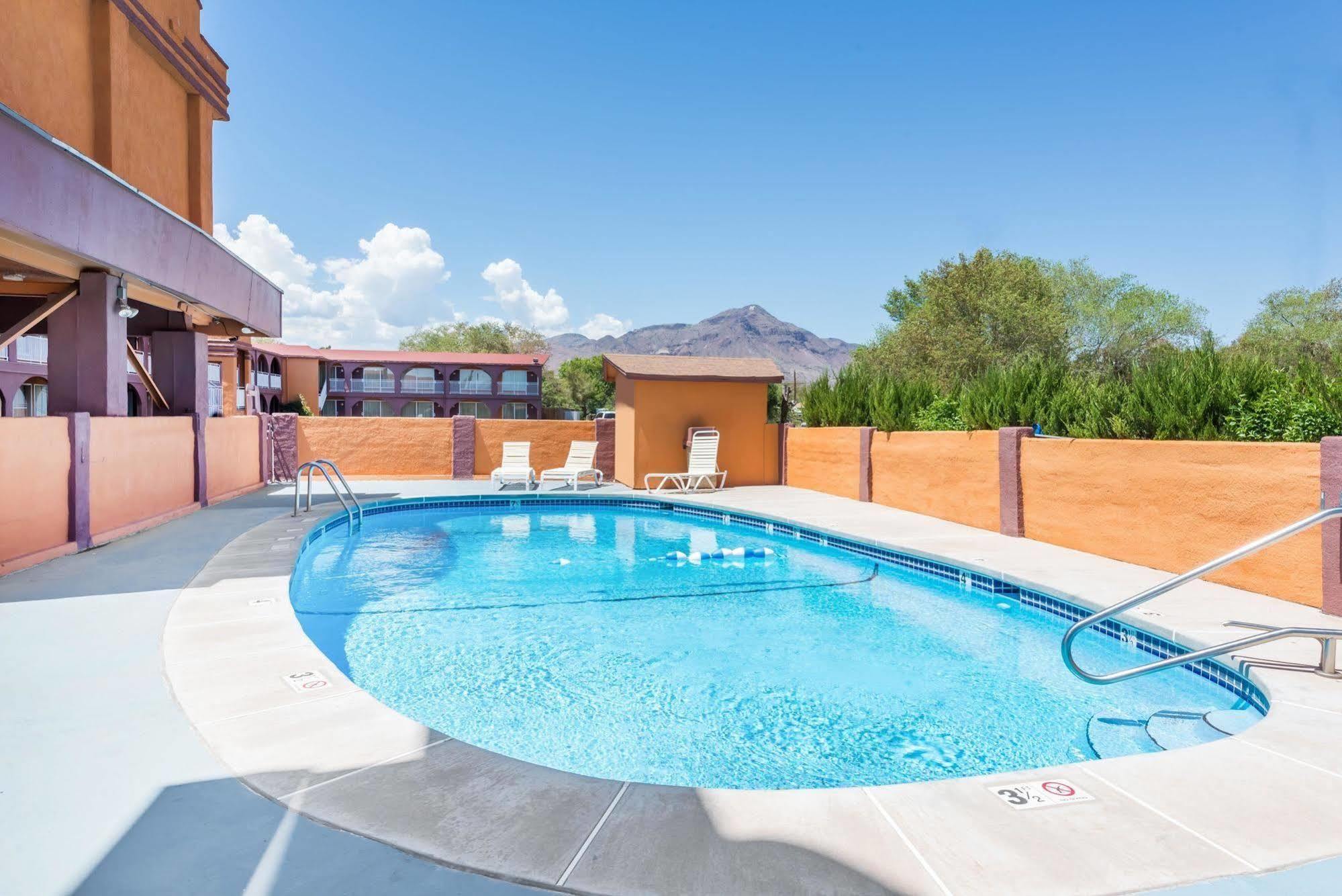 Days Inn By Wyndham Socorro Eksteriør billede
